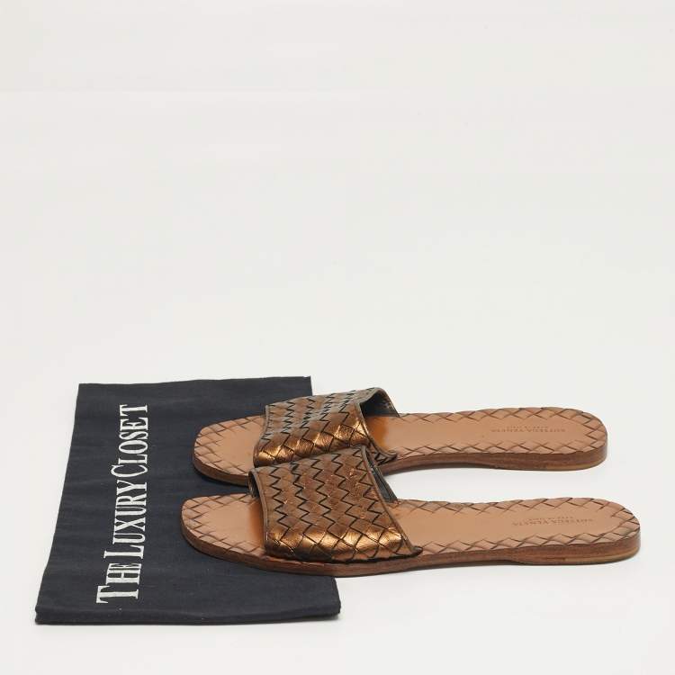 Pre Owned Bottega Veneta Intrecciato Size 38 Metallic Intrecciato Leather Flat Slide