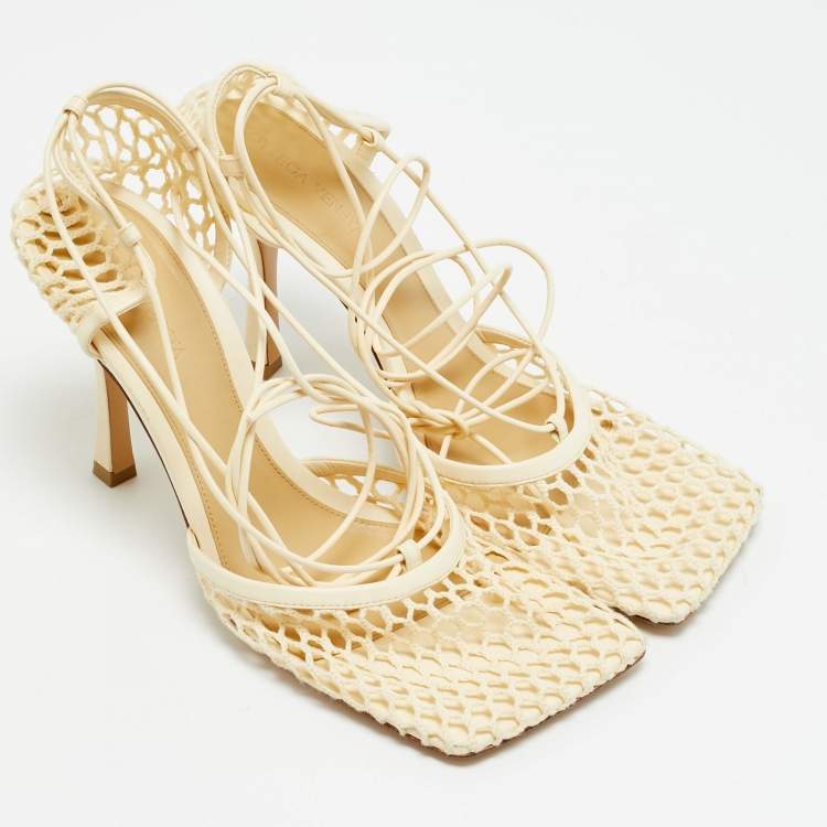 مملوكة مسبقًا حذاء كعب عالي بوتيغا فينيتا ج لد كريمي وشبكي مطاطي ملفوف حول الساق مقاس 41