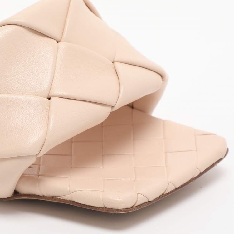 مملوكة مسبقًا Bottega Veneta Lido Size 39 Light Pink Intrecciato Leather Slide Sandals