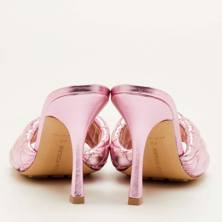 مملوكة مسبقًا Bottega Veneta Lido Size 40 Pink Quilted Metalic Leather Slide Sandals
