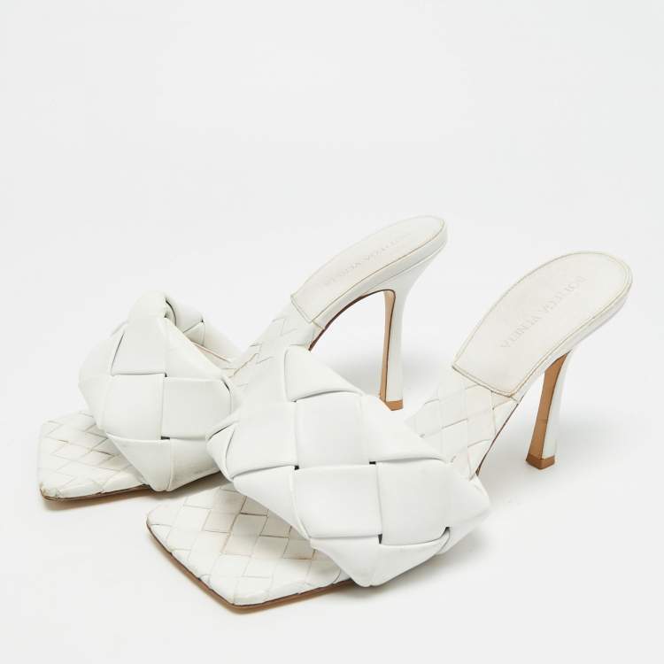 Pre Owned Bottega Veneta  Size 40.5 White Quilted Leather Lido Slide Sandals