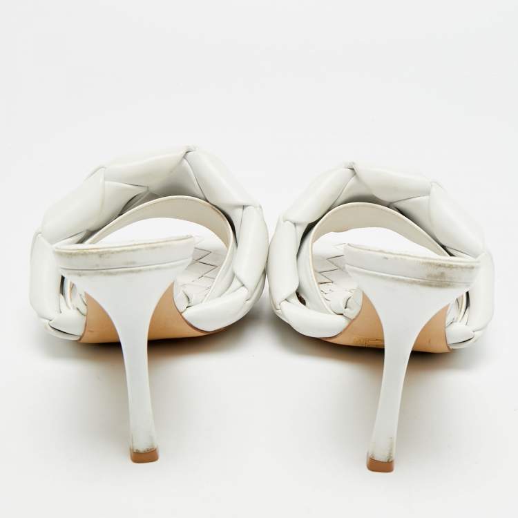 Pre Owned Bottega Veneta  Size 40.5 White Quilted Leather Lido Slide Sandals