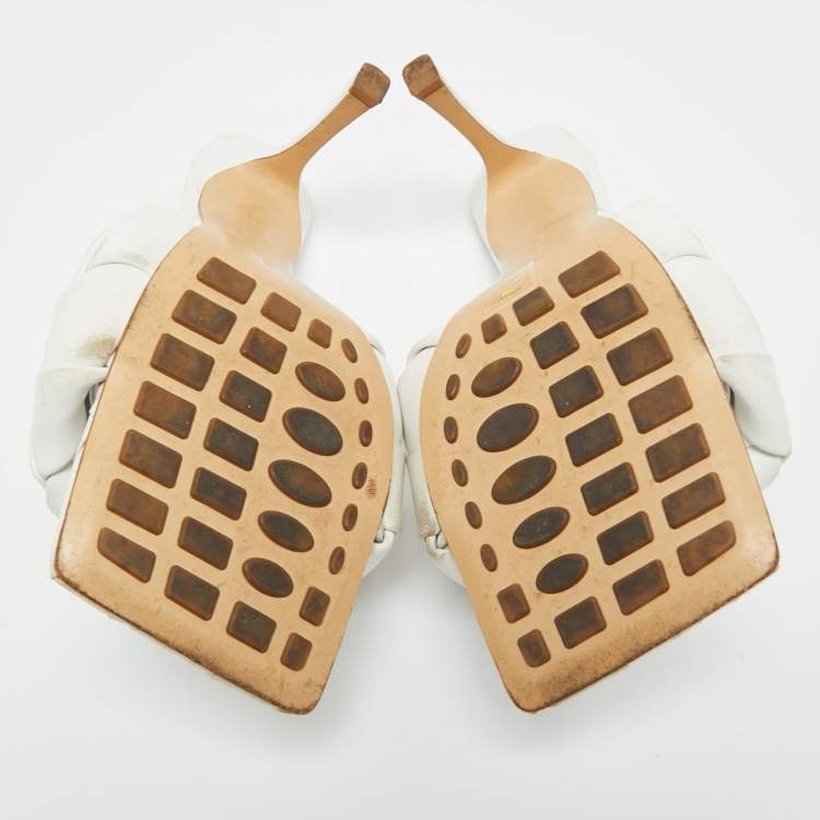 Pre Owned Bottega Veneta  Size 40.5 White Quilted Leather Lido Slide Sandals