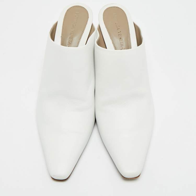 Pre Owned Bottega Veneta Almond Size 39 White Leather Pointed Toe Mules
