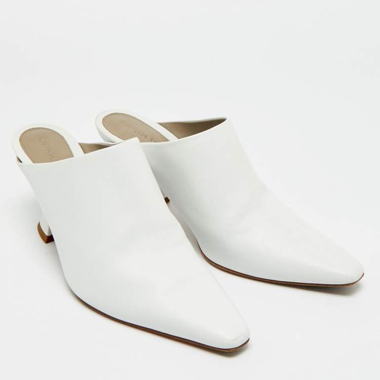 Pre Owned Bottega Veneta Almond Size 39 White Leather Pointed Toe Mules