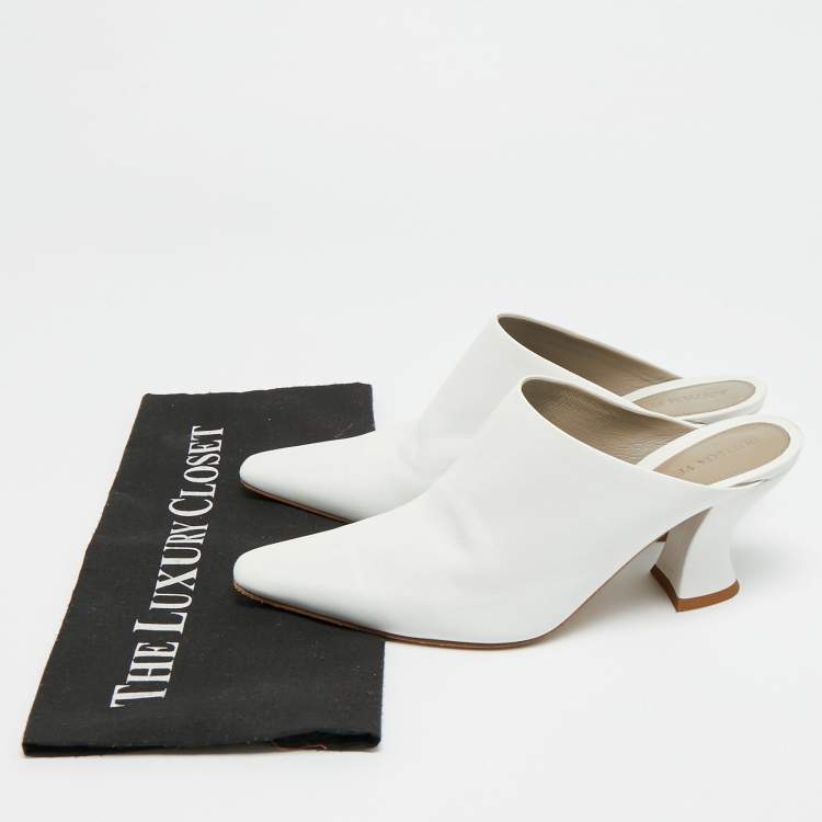 Pre Owned Bottega Veneta Almond Size 39 White Leather Pointed Toe Mules