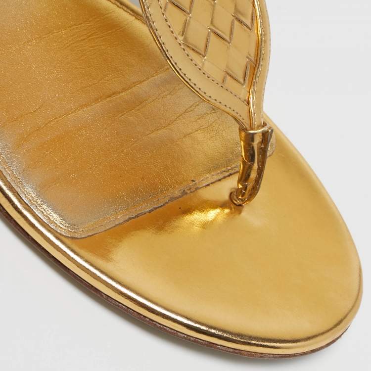 Pre Owned Bottega Veneta Size 40 Metallic Gold Leather Ankle Strap Flat Sandals