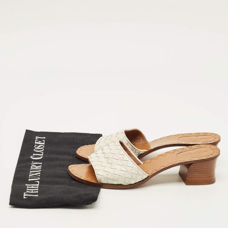 مملوكة مسبقًا Bottega Veneta Ravello Size 39 White Leather Slide Sandals