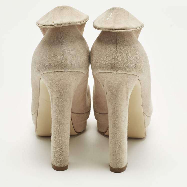 مملوكة مسبقًا Bottega Veneta Size 38 Cream Suede Platform Pumps