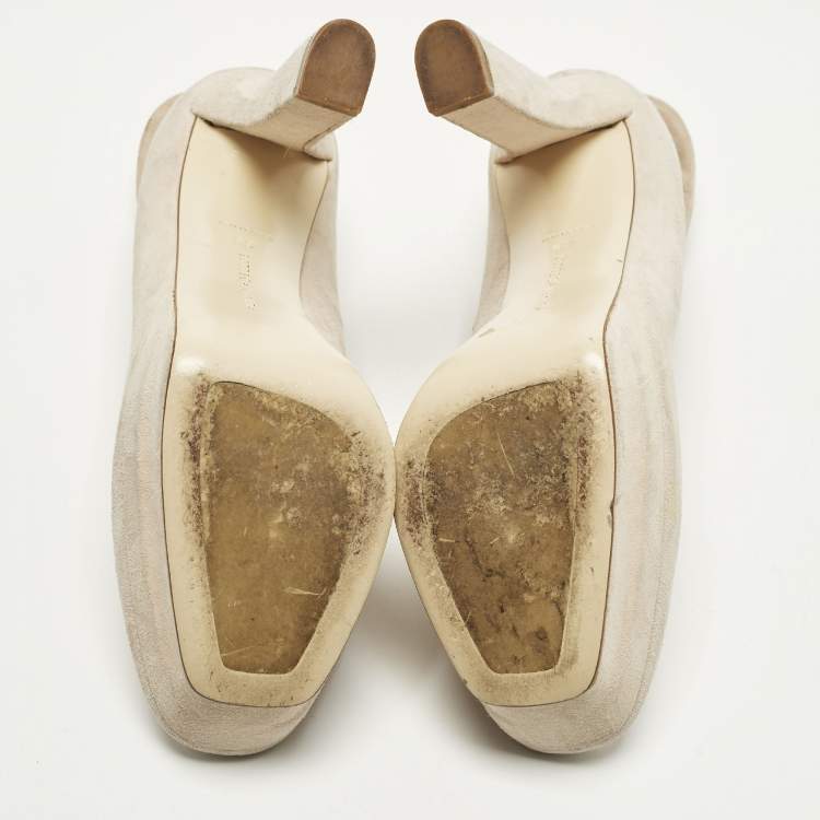 مملوكة مسبقًا Bottega Veneta Size 38 Cream Suede Platform Pumps