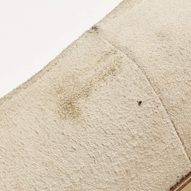 مملوكة مسبقًا Bottega Veneta Size 38 Cream Suede Platform Pumps