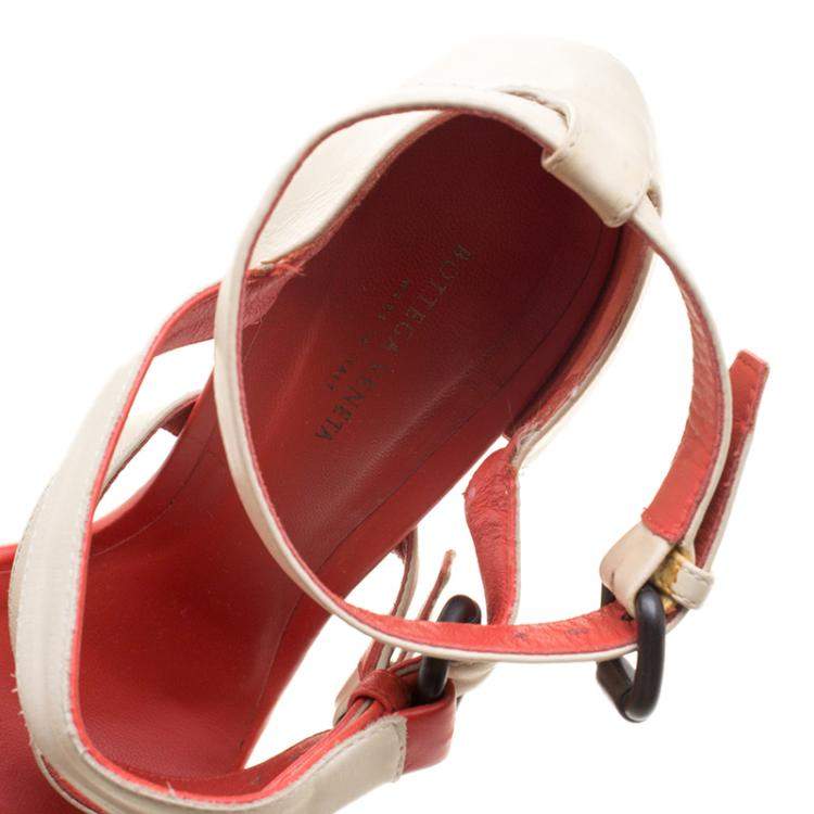 Pre Owned Bottega Veneta Cream Leather Ankle Strap Sandals Size 38.5