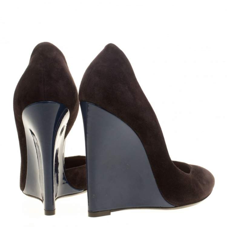 Pre Owned Bottega Veneta Two Tone Suede and Patent Leather Cut Out Wedge Pumps Size 38.5
