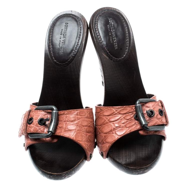 Pre Owned Bottega Veneta Salmon Pink Alligator Leather Intrecciato Heel Mules Size 37.5