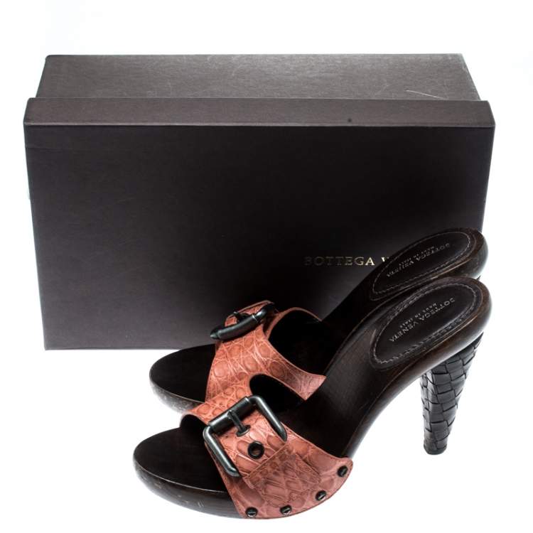 Pre Owned Bottega Veneta Salmon Pink Alligator Leather Intrecciato Heel Mules Size 37.5