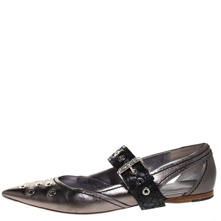 Pre Owned Bottega Veneta Metallic Silver Leather Eyelet Embellished Mary Jane Ballerina Flats Size 39