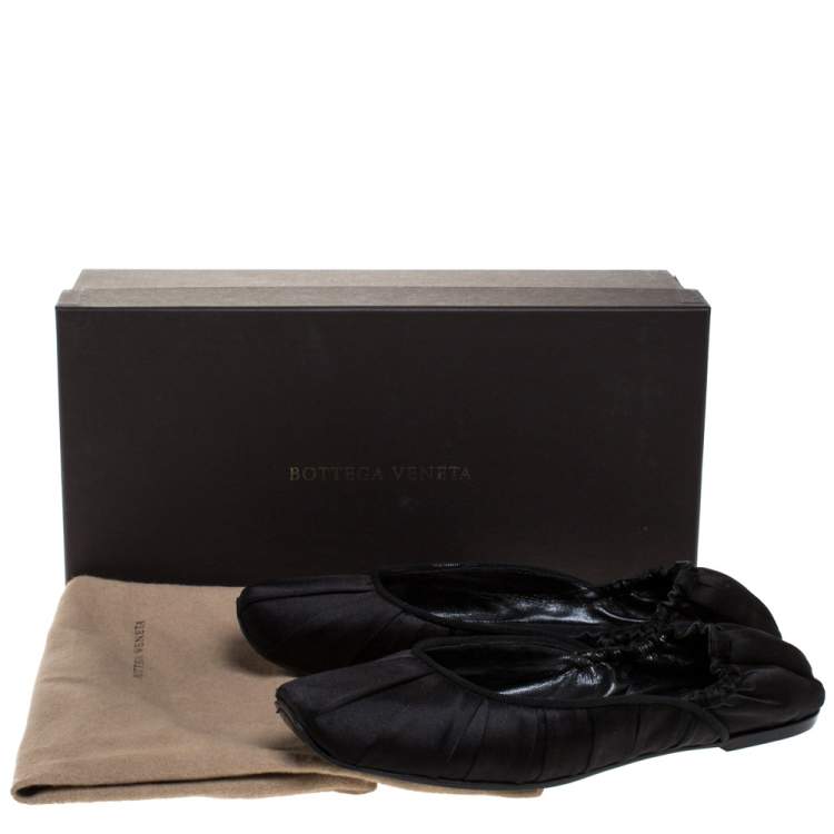 Pre Owned Bottega Veneta Black Pleated Satin Scrunch Ballet Flats Size 39.5