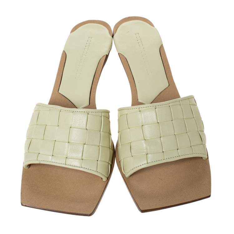 Pre Owned Bottega Veneta Cream Intrecciato Leather Square Toe Slide Sandals Size 37