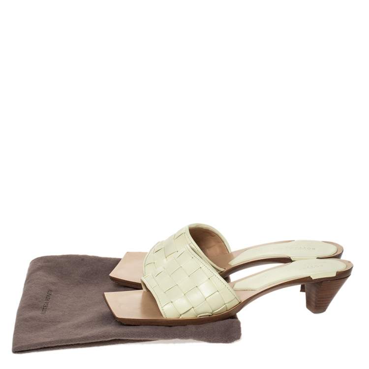 Pre Owned Bottega Veneta Cream Intrecciato Leather Square Toe Slide Sandals Size 37