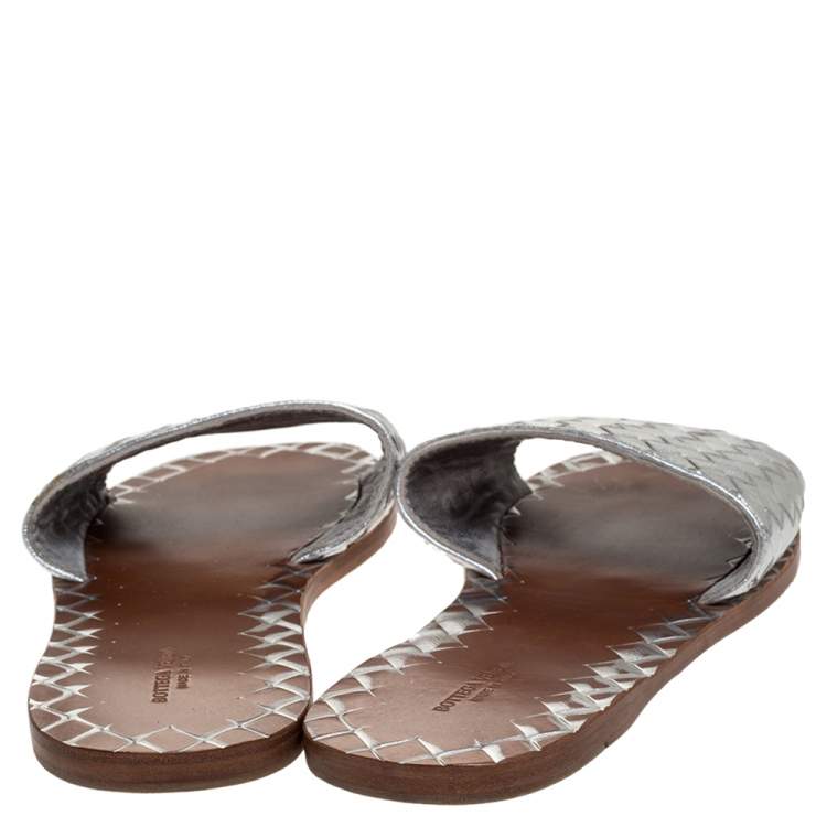Pre Owned Bottega Veneta Metallic Silver Leather Intrecciato Flat Slides Size 40