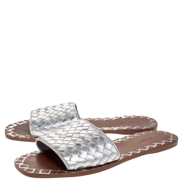 Pre Owned Bottega Veneta Metallic Silver Leather Intrecciato Flat Slides Size 40