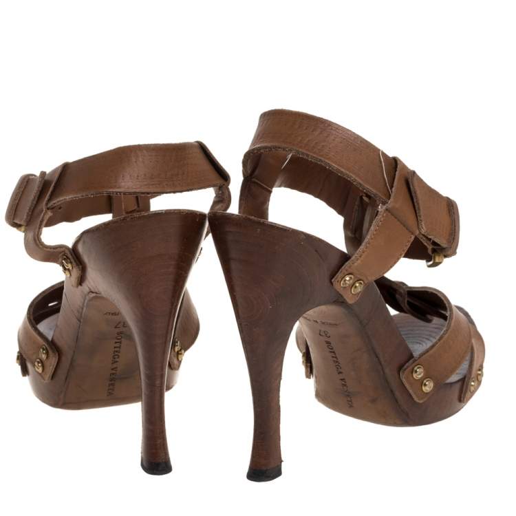 Pre Owned Bottega Veneta Tan Embossed Leather T Strap Wooden Platform And Heel Sandals Size 37