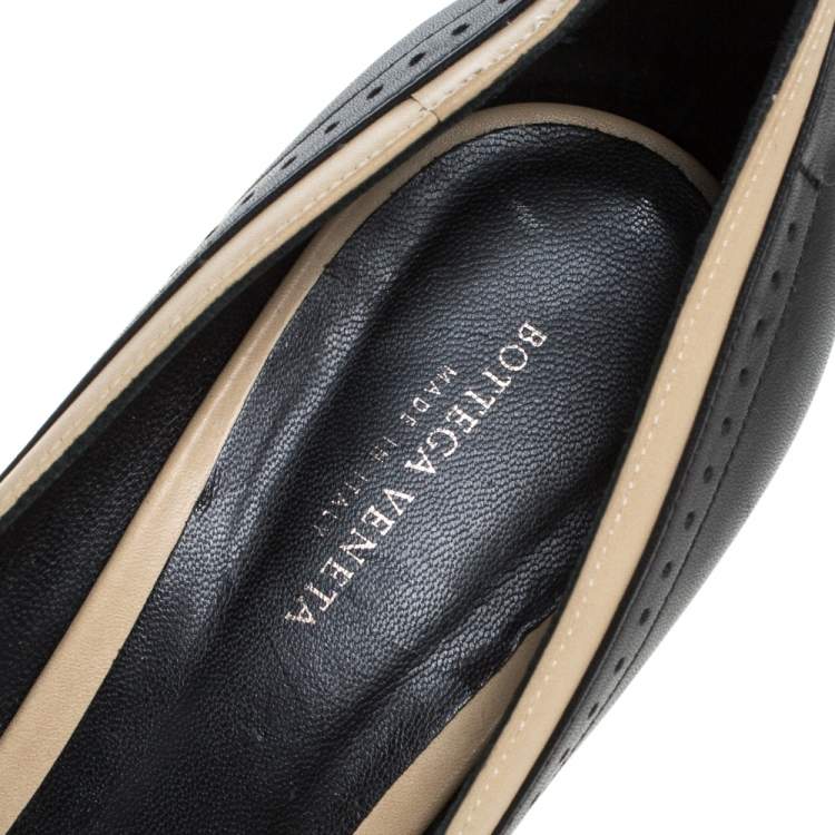 Pre Owned Bottega Veneta Black/Cream Leather Perforated Detail Platform Pumps Size 40
