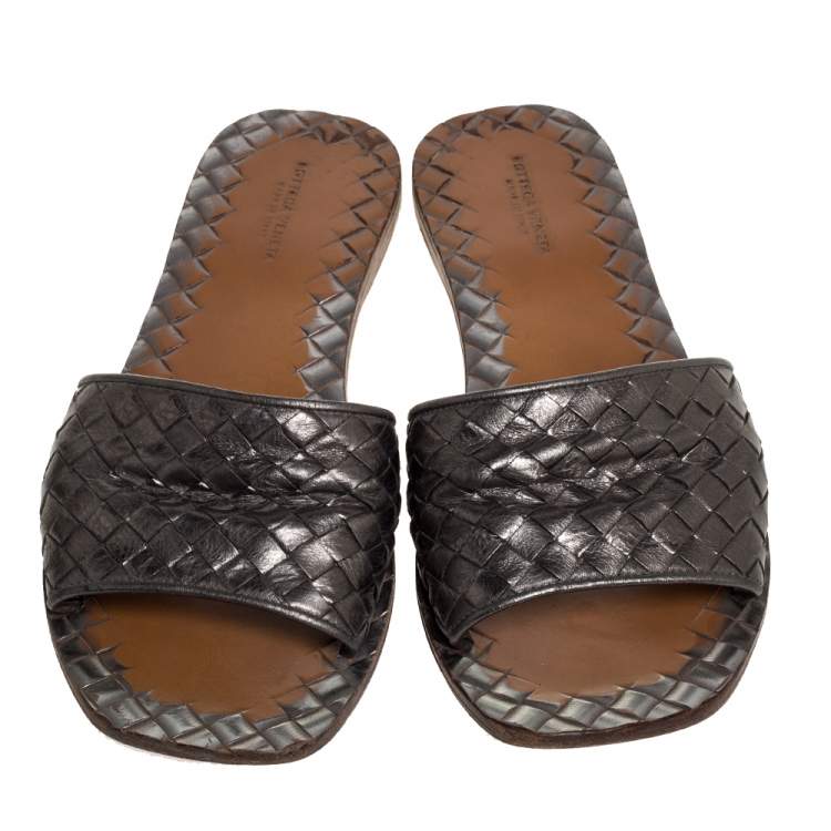 Pre Owned Bottega Veneta Metallic Grey Intrecciato Leather Slide Flats Size 39