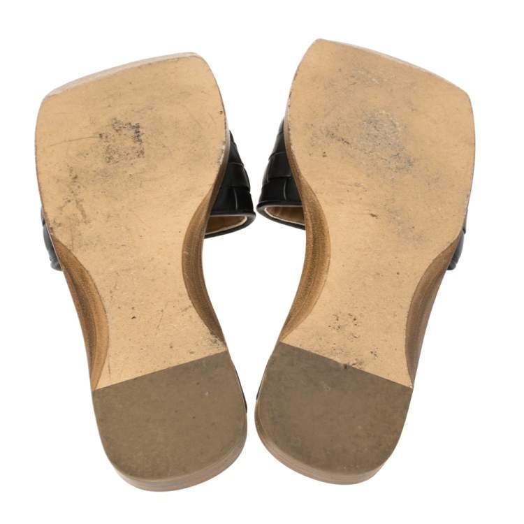 Pre Owned Bottega Veneta Black Intrecciato Leather Square Toe Flat Sandals Size 40.5