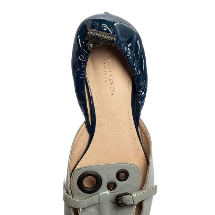 Pre Owned Bottega Veneta Blue/Grey Patent Leather Buckle Detailing Scrunch Ballet Flats Size 36