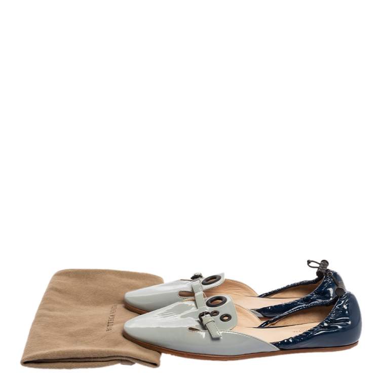 Pre Owned Bottega Veneta Blue/Grey Patent Leather Buckle Detailing Scrunch Ballet Flats Size 36