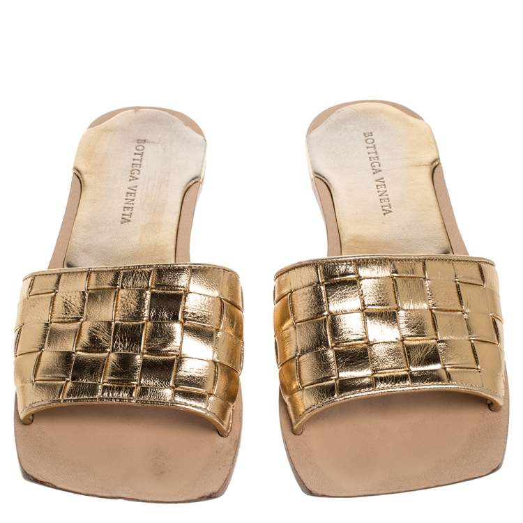 Pre Owned Bottega Veneta Metallic Gold Intrecciato Leather Stretch Square Toe Flat Sandals Size 38