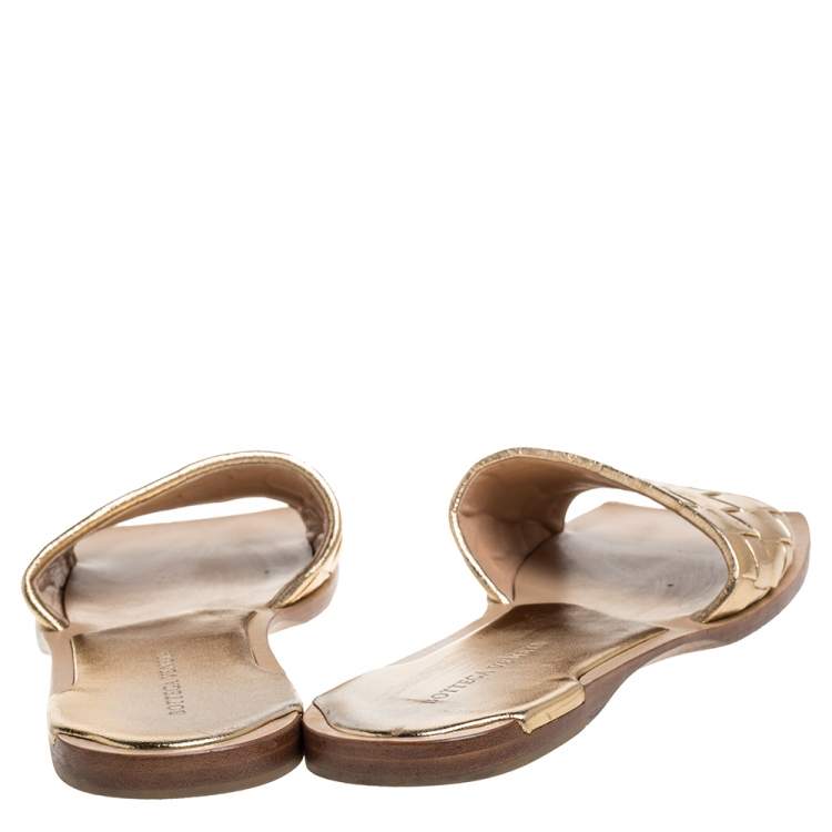 Pre Owned Bottega Veneta Metallic Gold Intrecciato Leather Stretch Square Toe Flat Sandals Size 38