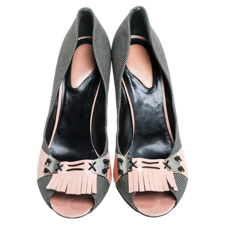 Pre Owned Bottega Veneta Black/Beige Canvas And Leather Fringe Detailed Peep Toe Pumps Size 39.5