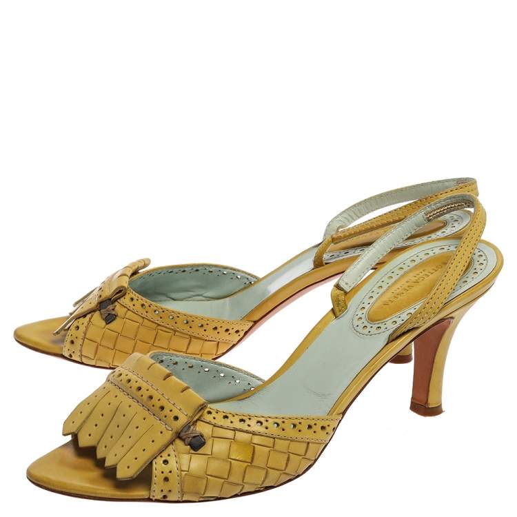 Pre Owned Bottega Veneta Yellow Intrecciato Leather Fringe Detail Open Toe Slingback Sandals Size 41