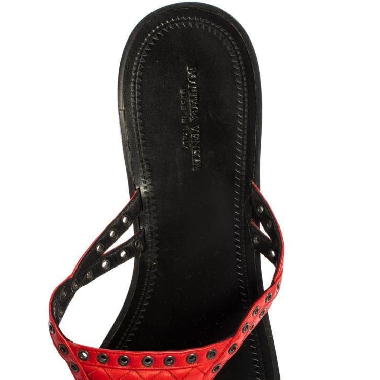 Pre Owned Bottega Veneta Red Intrecciato Leather Thong Flats Size 40