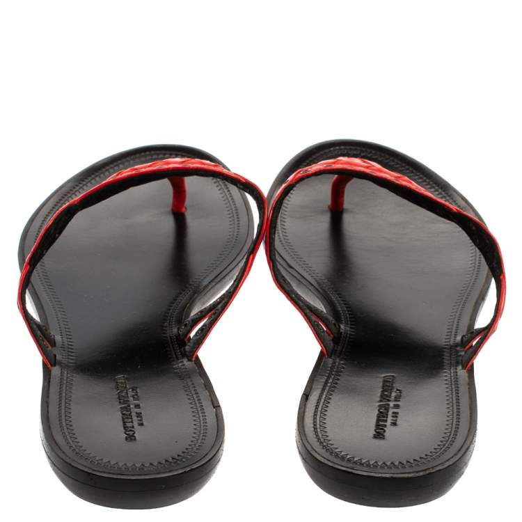 Pre Owned Bottega Veneta Red Intrecciato Leather Thong Flats Size 40