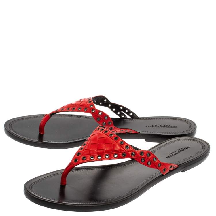 Pre Owned Bottega Veneta Red Intrecciato Leather Thong Flats Size 40