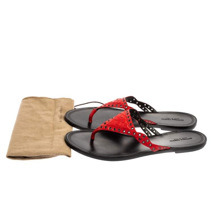 Pre Owned Bottega Veneta Red Intrecciato Leather Thong Flats Size 40