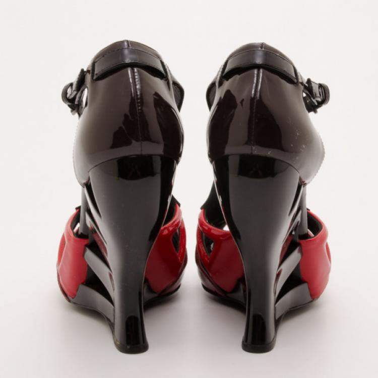 Pre Owned Bottega Veneta Patent Leather Cutout Wedges Size 38.5