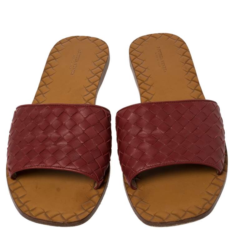 Pre Owned Bottega Veneta Burgundy Intrecciato Leather Flat Slides Size 40.5