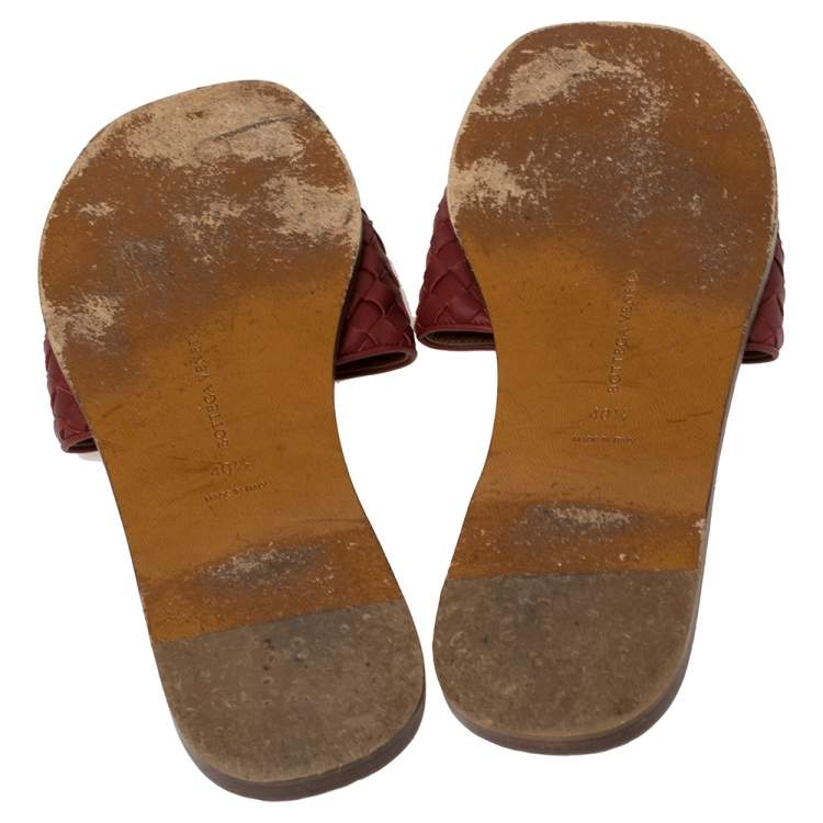 Pre Owned Bottega Veneta Burgundy Intrecciato Leather Flat Slides Size 40.5