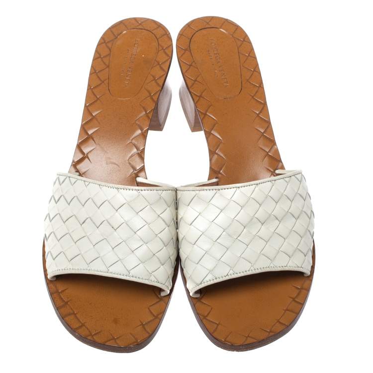 Pre Owned Bottega Veneta White Intrecciato Leather Slide Sandals Size 39.5
