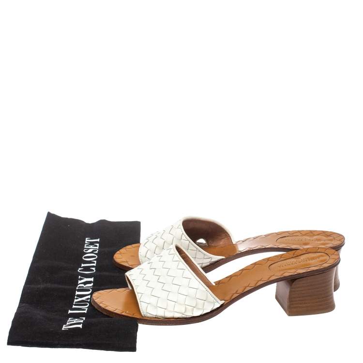 Pre Owned Bottega Veneta White Intrecciato Leather Slide Sandals Size 39.5