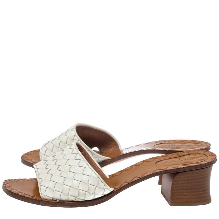Pre Owned Bottega Veneta White Intrecciato Leather Slide Sandals Size 39.5