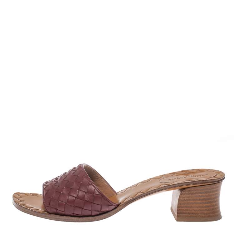 Pre Owned Bottega Veneta Burgundy Intrecciato Leather Block Heel Sandals Size 37.5