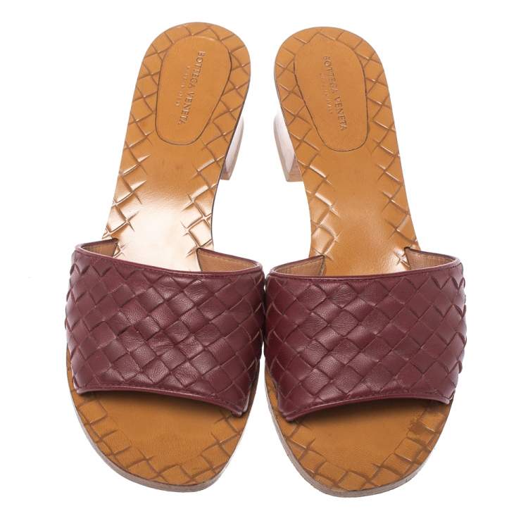 Pre Owned Bottega Veneta Burgundy Intrecciato Leather Block Heel Sandals Size 37.5
