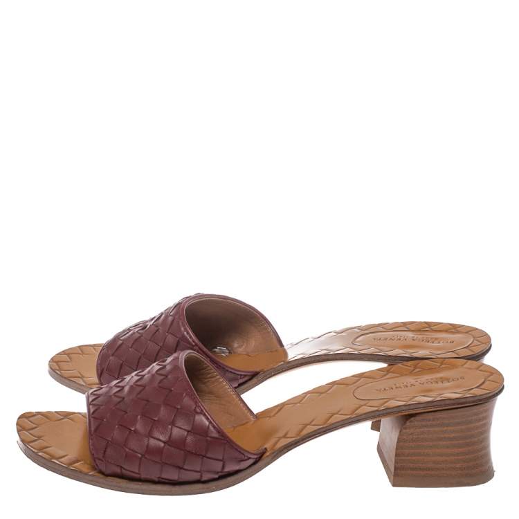 Pre Owned Bottega Veneta Burgundy Intrecciato Leather Block Heel Sandals Size 37.5