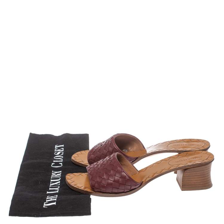 Pre Owned Bottega Veneta Burgundy Intrecciato Leather Block Heel Sandals Size 37.5