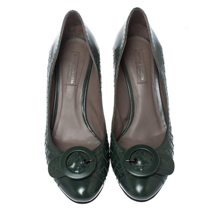 Pre Owned Bottega Veneta Intrecciato Green Leather Buckle Detail Pumps Size 39